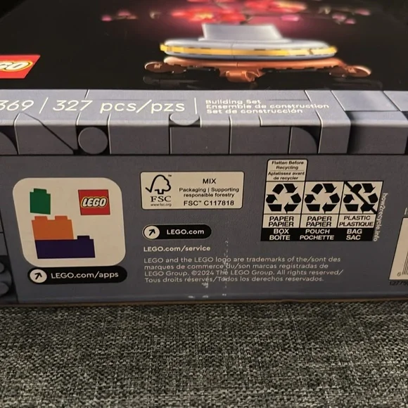 LEGO Plum Blossom Botanical Collection - Picture 7 of 13